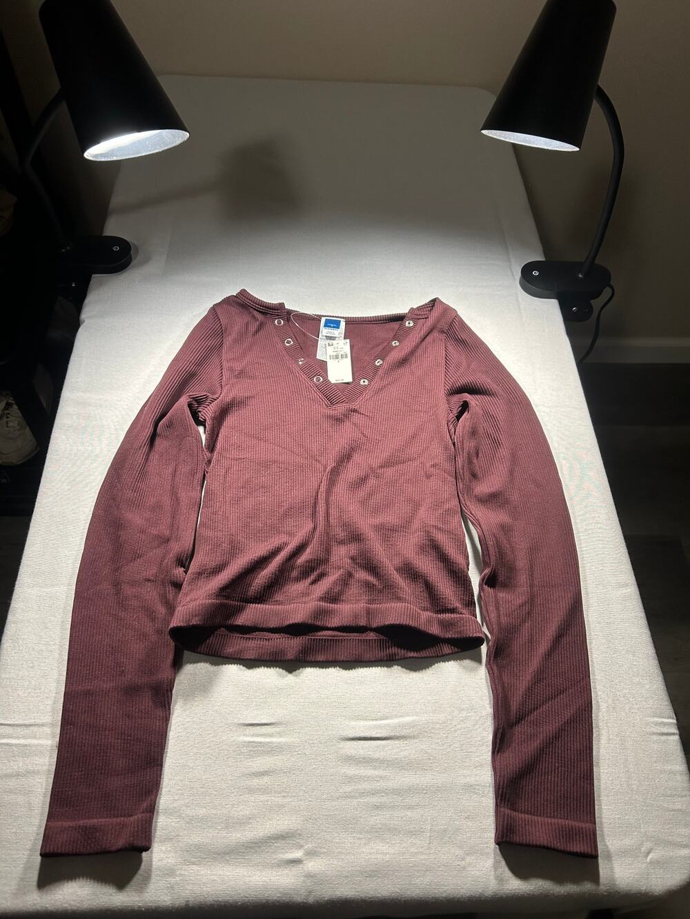 Old Navy Women’s Burgundy Ribbed Snap V-Neck Long Sleeve Top Size S